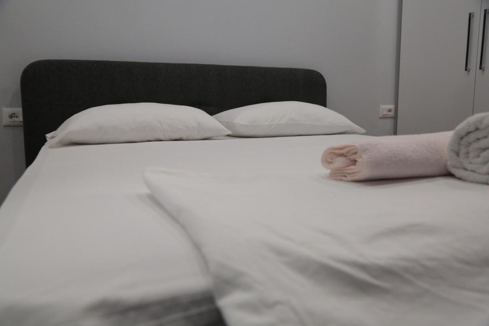 Be Solei Studio Apartments Sol 1 ติรานา ภายนอก รูปภาพ